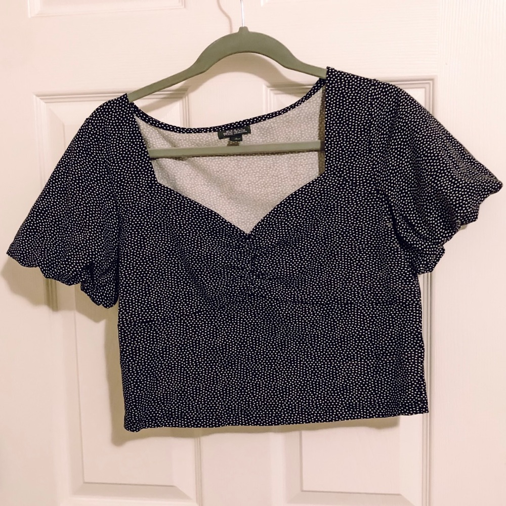 Cropped sweetheart neck, poof sleeve top